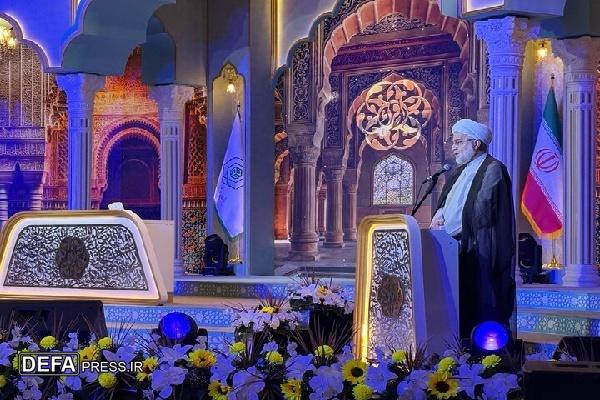 نور قرآن کریم در دل تاریکی‌ها راه‌گشای مومنان است