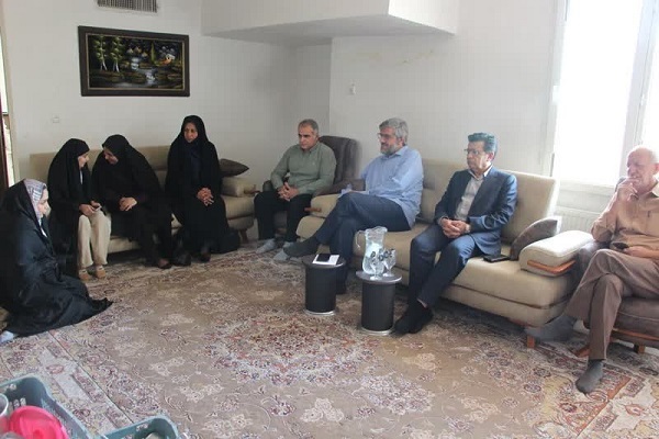 همسران شهدا ستون‌های استوار خانواده و پاسداران فرهنگ ایثار هستند