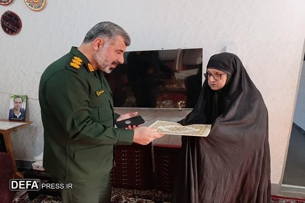 دیدار فرمانده سپاه نکا با خانواده شهید رسانه+ تصاویر