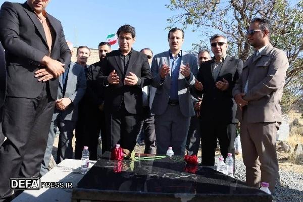 استاندار کردستان ضمن دیدار با مردم سقز به مقام والای شهدا ادای احترام کرد