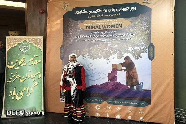 درخشش بانوی بسیجی کارآفرین بردسکنی در همایش زنان روستایی و عشایری