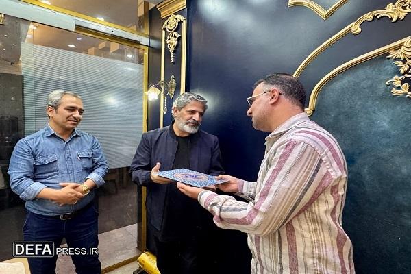 تجلیل دبیر جشنواره مقاومت استان همدان از مدیر امور هنری اداره‌کل حفظ آثار و نشر ارزش‌های دفاع مقدس استان + تصاویر