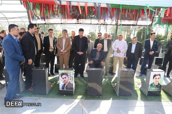 غبارروبی گلزار شهدا به مناسبت هفته تربیت‌بدنی و ورزش در همدان + تصاویر