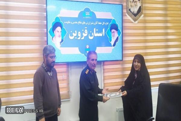 تجلیل از «نگار السادات حسینی» بانوی شاعر دفاع مقدس در قزوین