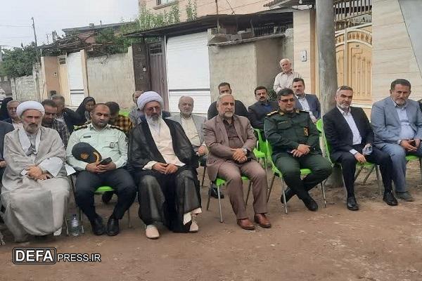 نصب پلاک هوشمند پستی بر درب منزل خانواده شهید «شاه بابازاده» در آمل