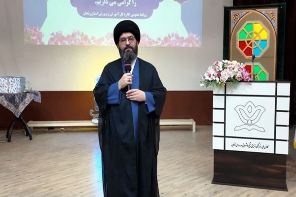 انس با قرآن، نوری است که زندگی انسان را دگرگون می‌کند