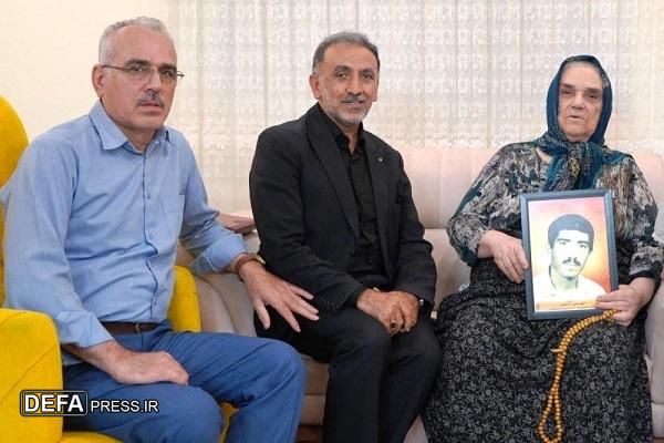 دیدار اعضای کارگروه تاریخ شفاهی آمل با مادر شهید «ذکریاپور»