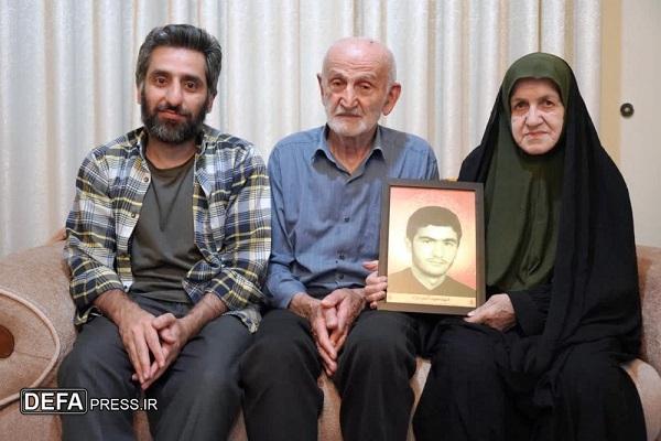 دیدار اعضای کارگروه تاریخ شفاهی آمل با مادر شهید «اصغرنژاد»