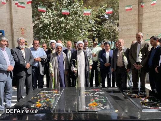 مزار شهدای نظرآباد گلباران شد