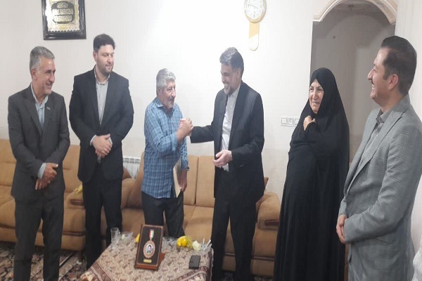 دیدار نماینده مردم بهار و کبودراهنگ در مجلس با خانواده شهدا + تصاویر