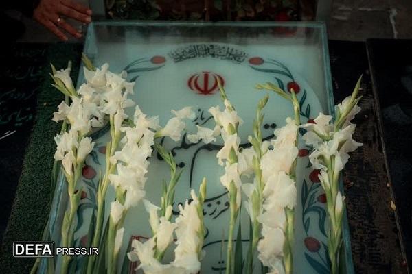 «مهمانی لاله‌ها» در گلزار شهدای کرمان برگزار شد+تصاویر