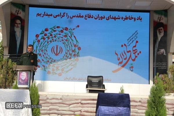 «مهمانی لاله‌ها» در گلزار شهدای کرمان برگزار شد+تصاویر