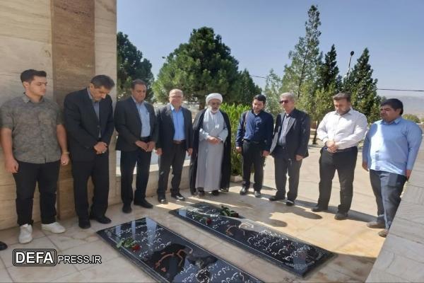آیین غبارروبی و عطرافشانی مزار شهدای گمنام در دانشگاه‌های یاسوج+ تصاویر