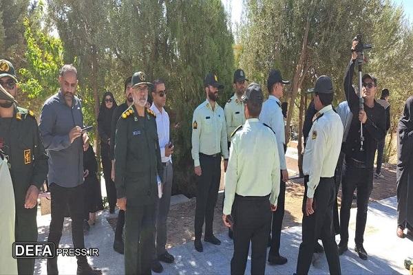 گلباران قبور مطهر شهدای خرم آباد، به مناسبت گرامیداشت چهل و پنجمین سالگرد دفاع مقدس