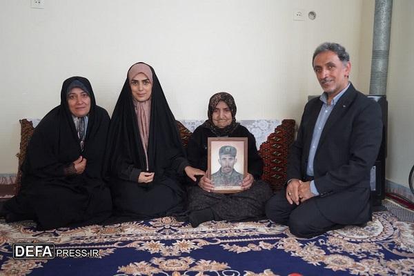 دیدار اعضای کارگروه تاریخ شفاهی آمل با مادر شهید «غلام نیا»