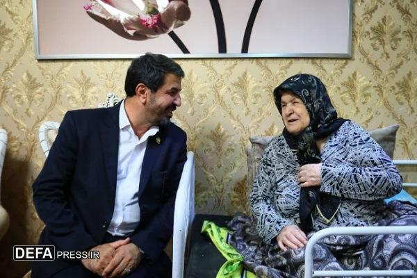 خانواده‌های شهدا نماد فداکاری و ایمان‌ هستند