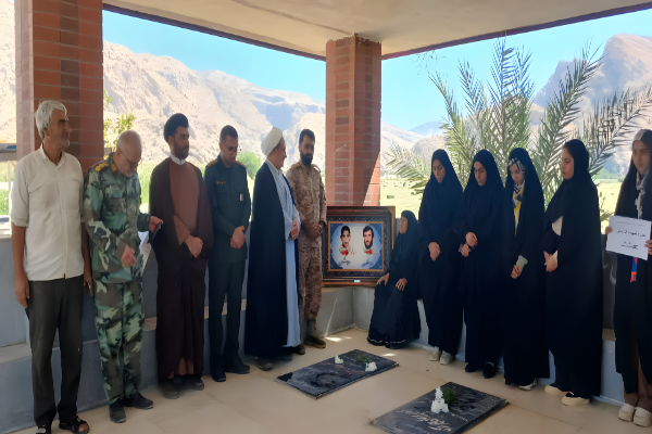 دیدار مسئولان با خانواده شهدا در گچساران + تصاویر