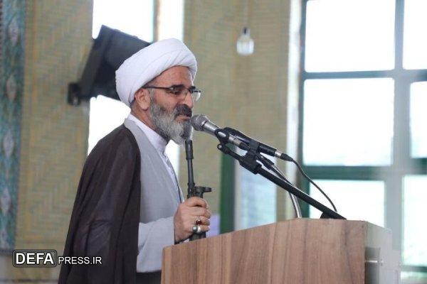 نماینده ولی فقیه در استان سمنان: مقابل دشمن ذره‌ای عقب‌نشینی نخواهیم کرد