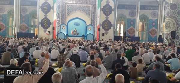 تجلیل از پیشکسوتان دفاع مقدس در نماز جمعه کرج همزمان با هفته دفاع مقدس