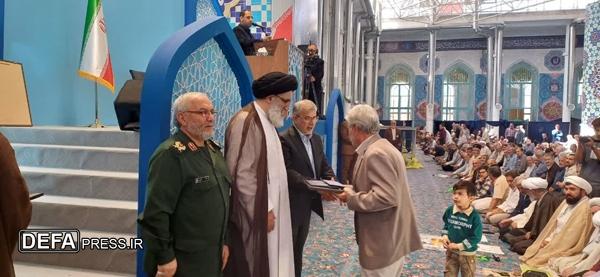 تجلیل از پیشکسوتان دفاع مقدس در نماز جمعه کرج همزمان با هفته دفاع مقدس