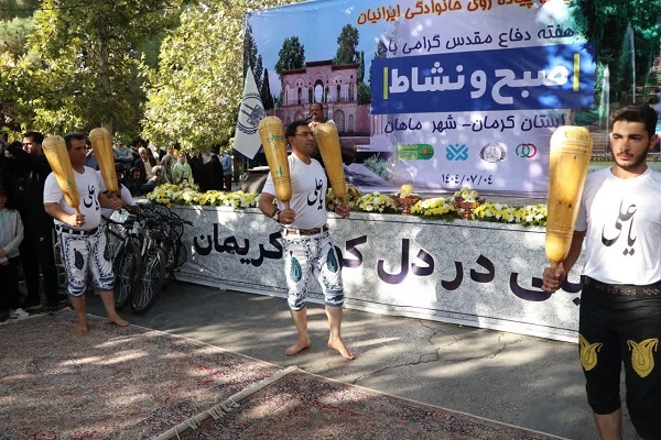 تصاویر/ همایش پیاده‌روی خانوادگی «صبح و نشاط» در ماهان کرمان برگزار شد