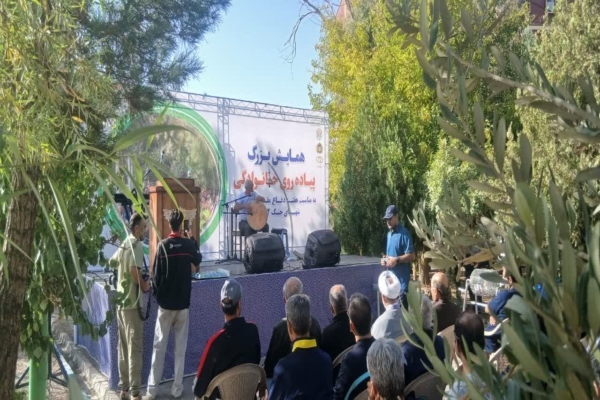 پیاده‌روی خانوادگی به مناسب هفته دفاع مقدس در هوانیروز اصفهان برگزار شد