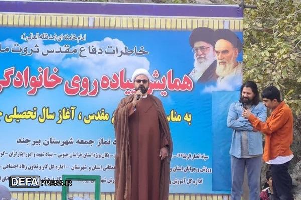 وحدت و ایستادگی مردم عامل عقب‌نشینی دشمن