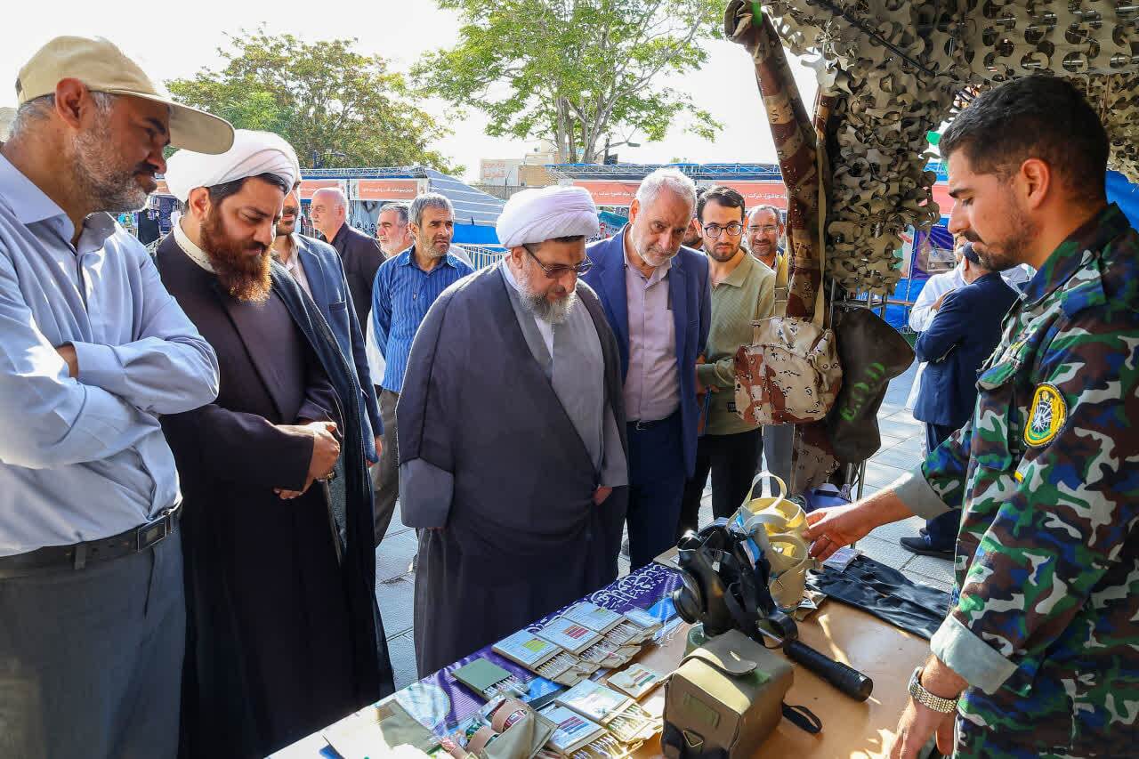 تصاویر/ بازدید امام جمعه تبریز از نمایشگاه فرهنگی در مصلی تبریز