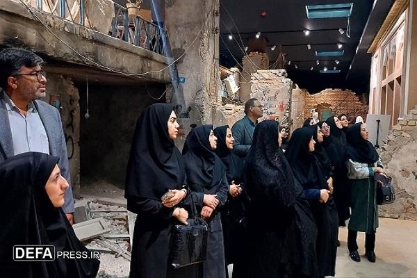 بازدید کارکنان موسسه خیریه کوثر کرامت و بیمارستان شهید رهنمون از باغ موزه دفاع مقدس+ تصاویر