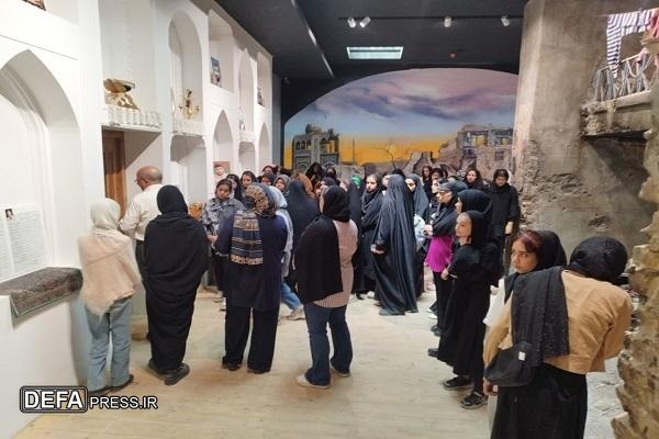 بازدید کارکنان موسسه خیریه کوثر کرامت و بیمارستان شهید رهنمون از باغ موزه دفاع مقدس+ تصاویر
