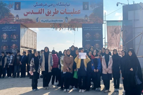 تصاویر/ بازدید دانش‌آموزان از نمایشگاه دفاع مقدس اردبیل