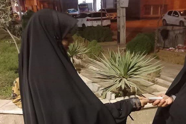 اهدای وصیت‌نامه شهدا به شهروندان/ دریچه‌ای برای زنده نگه داشتن یاد شهیدان