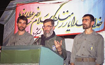 تصاویر/ سخنرانی حضرت آیت‌الله خامنه‌ای در جمع رزمندگان لشکر ۱۰ سیدالشهداء (ع)