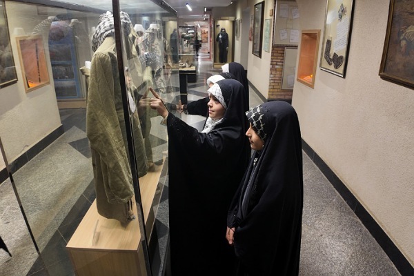 تصاویر/ بازدید اقشار مختلف مردم از موزه دفاع مقدس و مقاومت همدان