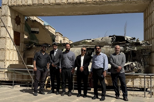 تصاویر/ بازدید فیلمسازان انجمن سینمای جوانان ملایر از موزه دفاع مقدس همدان