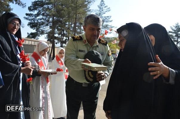 فرمانده انتظامی استان کرمان فرزند شهید «برزگرپور» را در آغاز سال تحصیلی بدرقه کرد+تصاویر