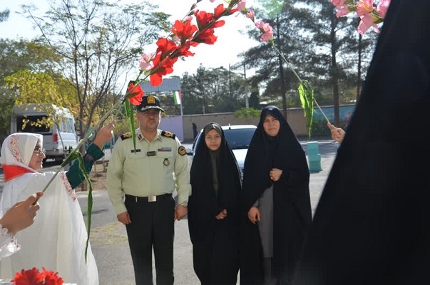 فرمانده انتظامی استان کرمان فرزند شهید «برزگرپور» را در آغاز سال تحصیلی بدرقه کرد+تصاویر