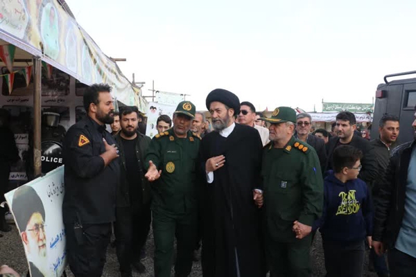 تصاویر/ بازدید آیت‌الله «سید حسن عاملی» از نمایشگاه دفاع مقدس اردبیل