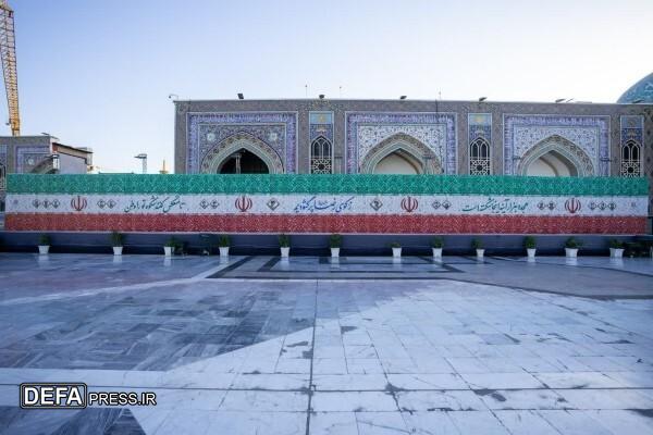 اکران دیوارنگاره بزرگداشت ۱۸ هزار شهید خراسان رضوی در حرم مطهر حضرت رضا (ع) + تصاویر