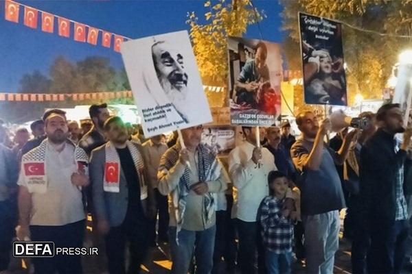 راهپیمایی مردم چندین شهر ترکیه در حمایت از «کاروان صمود»
