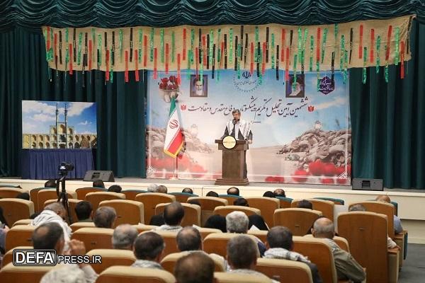 استاندار یزد: تکریم شهدا وظیفه قرآنی است