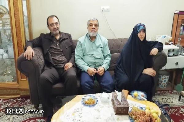 حضور نماینده مردم قزوین در منزل شهید محمود حریری‌مقدم