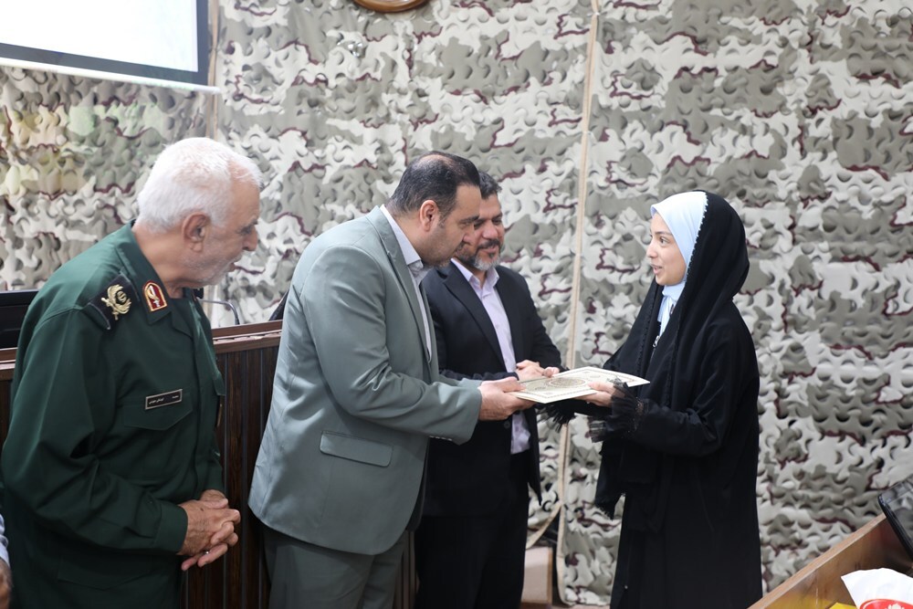 معرفی برگزیدگان جشنواره هنری فانوس و فعالان فضای مجازی در حوزه دفاع مقدس و مقاومت فارس