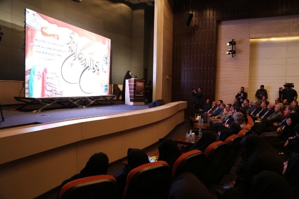 تصاویر/ برگزاری ویژه برنامه «زنان کویر، آسمان ایثار» در کرمان