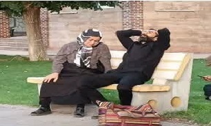 نمایش خیابانی «نیمکت» در دلفان اجرا شد