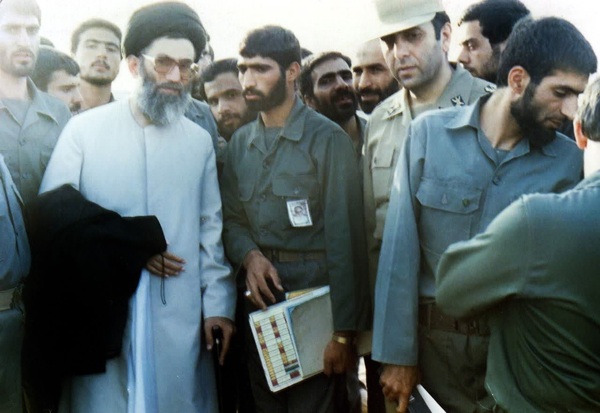 عکس/ شهیدان «طهرانی‌مقدم» و «باقری» در کنار رهبر معظم انقلاب اسلامی