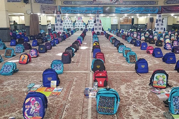 توزیع ۲۰ هزار بسته نوشت‌افزار توسط سپاه خوزستان در مناطق کم‌برخوردار