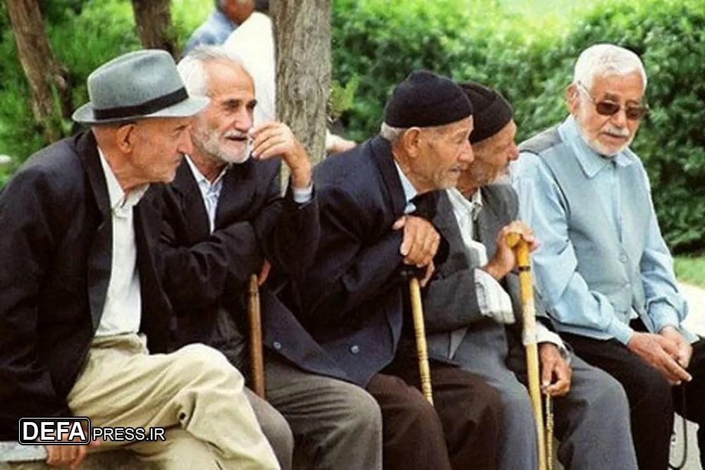 روز سالمندان یادآور ارزش‌های انسانی و همدلی/ روز سالمندان تجلیل از عشق و فداکاری/ سالمندان چراغ‌های راهنمای ما در زندگی