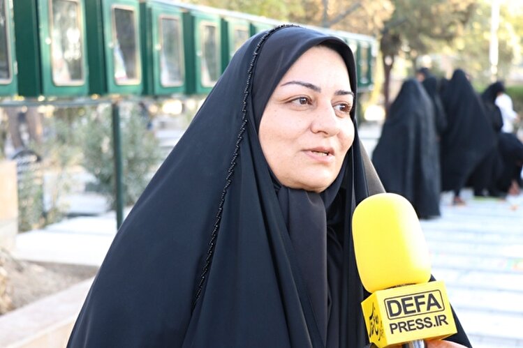 مراقب تبلیغات دروغین دشمنان نسبت به شهدا باشیم/ فرزندان شهید به پدرشان افتخار می‌کنند