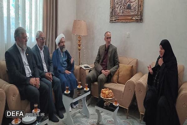 دیدار امام جمعه نظرآباد با بانوی جانباز ۷۰ درصد/ تجلیل از نماد شجاعت و استقامت